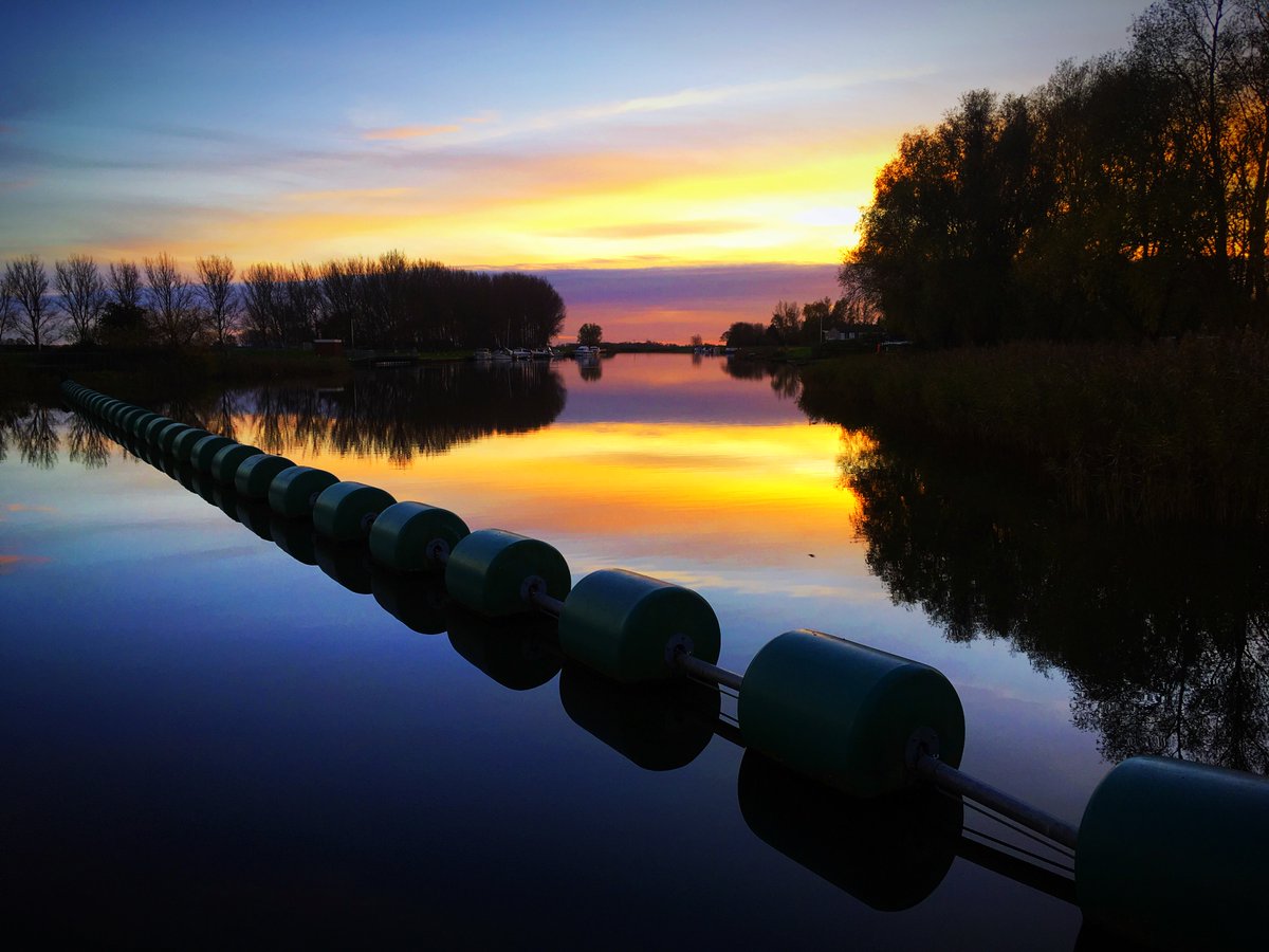 Ang_WaterwaysEA's tweet photo. A beautiful #Sunday #Sunset at the #HeadSluice, #DenverComplex on the #RiverGreatOuse taken by our resident #LockKeeper Ben. #Moorings, both permanent & visitor avaliable, #slipway #Elsan #Pumpout all avaliable on site alongside a #RiversidePub #JenynsArms, why not pay a visit? https://t.co/hSg9GeyDeY