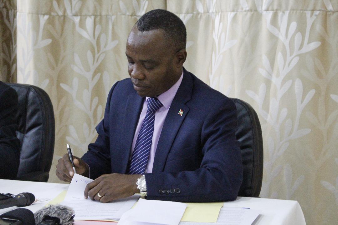 landrysibo's tweet photo. #Burundi Signing of the Nickel and Vanadium Exploitation Agreement Between the Government of Burundi @BurundiGov and CVMR Corporation @cvmrcorp of #Canada . https://t.co/Fml7g6wejM