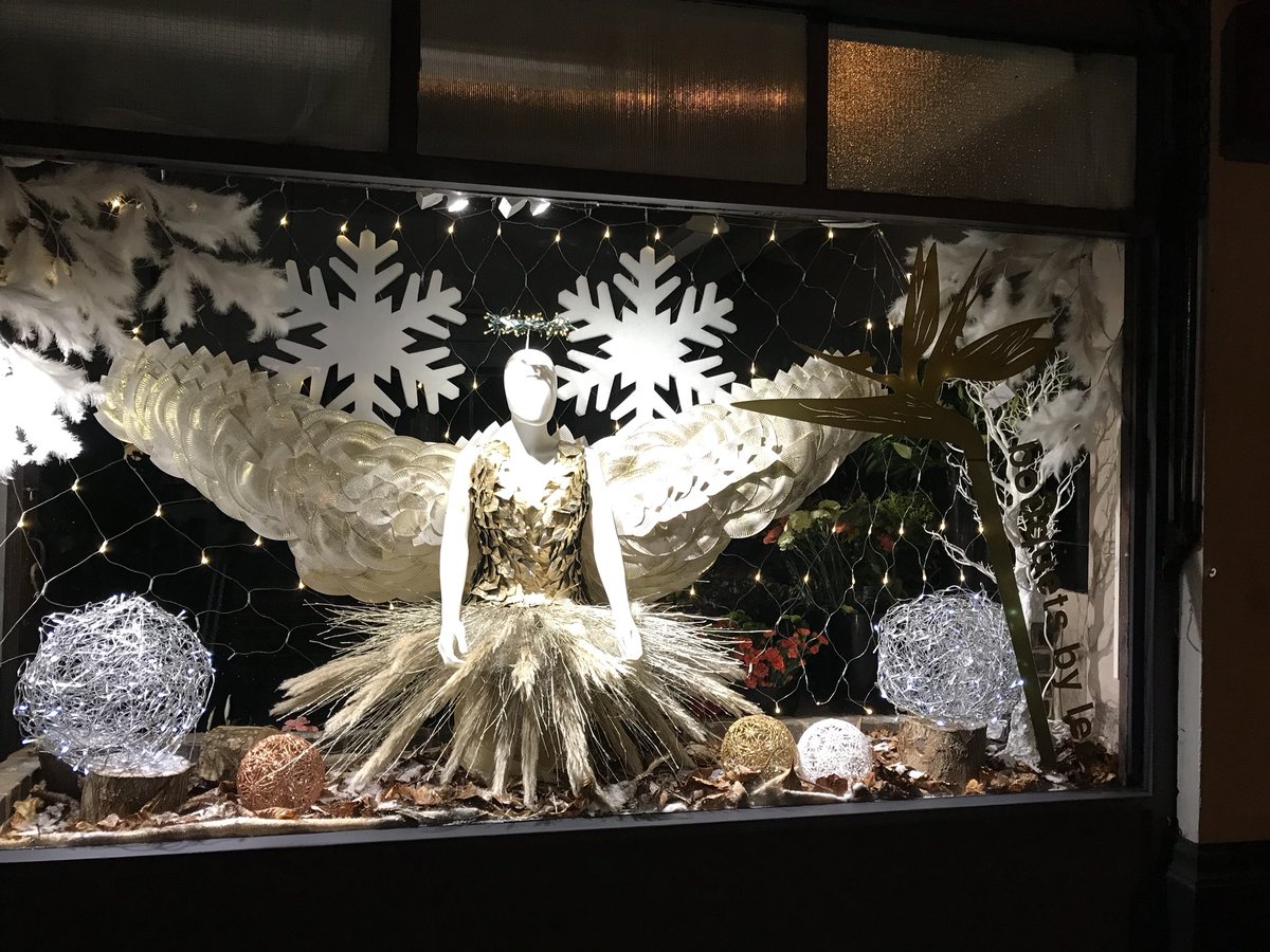 Bbl design ewell village Christmas window