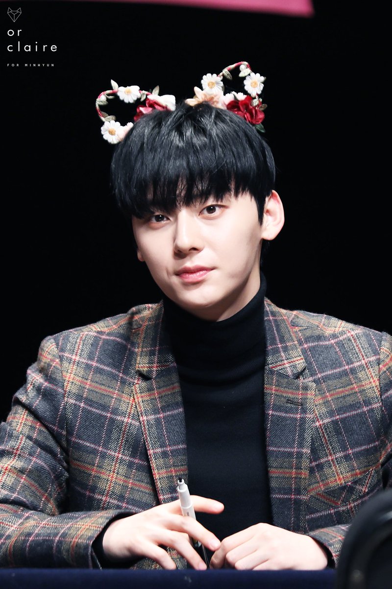 0rclaire's tweet photo. 171118 핫트랙스 팬싸인회 

Cutie💓💓��

#황민현 #워너원 #minhyun #wannaone https://t.co/8bnSlLSYOV