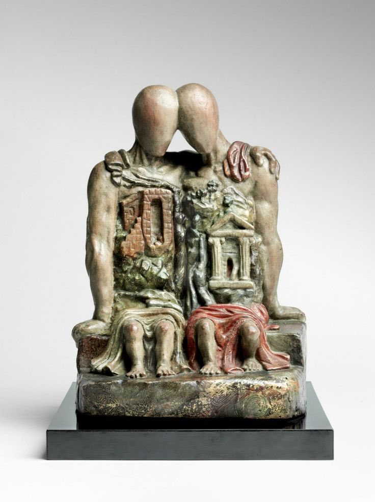 #TalDíaComoHoy en 1978 fallecía uno de los artistas italianos más influyentes del s.XX #GiorgioDeChirico.

En 1927 pintó "Los Arqueólogos". Sobre este tema de la #Arqueología realizó varias obras como esta escultura de 1940.

 #FondazioneDeChirico