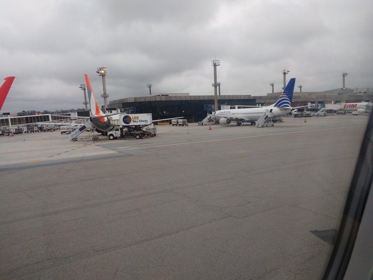 phls00's tweet photo. @Daniel_Lenharo @adriccosta00 O avião que poderia ter nos levado para a #DebConf17 :-) https://t.co/3jcpWOexFE