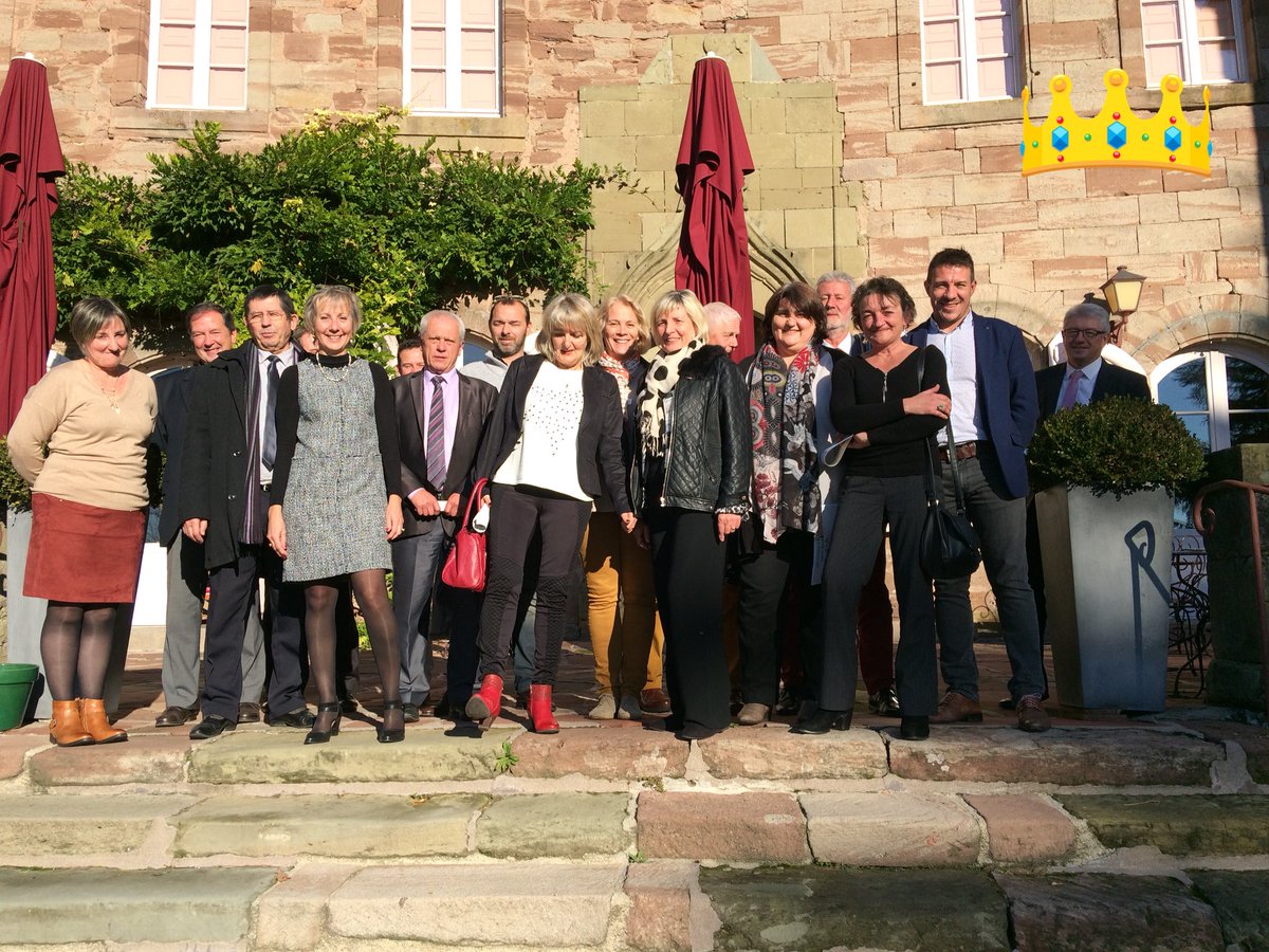 Lance2Dominique's tweet photo. Les lauréats Agents Mandataires du club des millionnaires 2017 #DV67 étaient mis à l’honneur autour d’une bonne table #château CASTEL NOVEL de Varetz https://t.co/b6bzuUmE0S