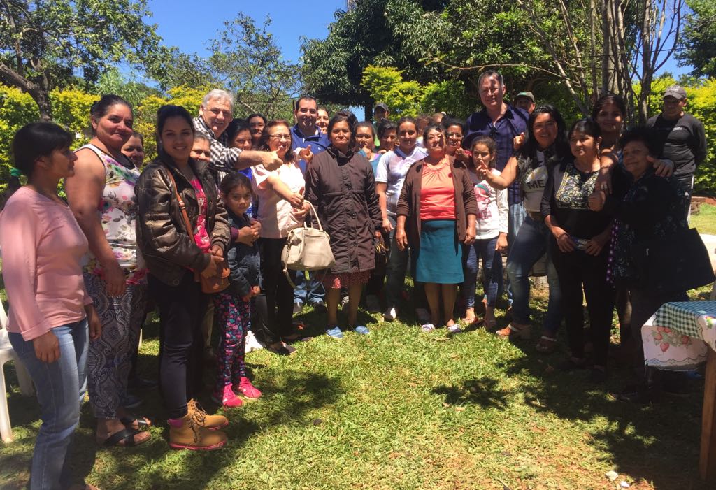 FSilvaFacetti's tweet photo. Con #CapurroDIPUTADO en reunión con #MUJERESproductoras agricultura familiar del Departamento #Misiones.  #GOBERNARparaTODOS @CARLOSMATEOPY https://t.co/lY3Xix7EBZ