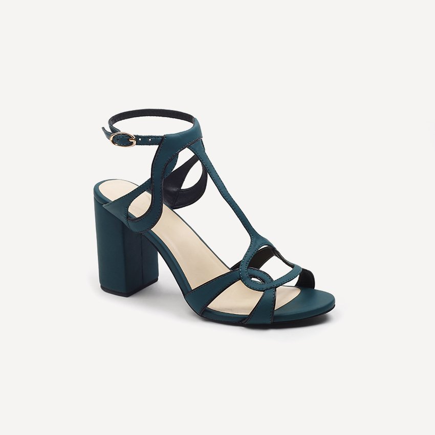 komalmaster's tweet photo. OMG!!!! 😇 #Fall'17 lovely #shoes and beautiful #heels👠 collections are available now at #OCEEDEE 😙😍
Use the Promo Code YOUROCEEDEE to avail discount while checking out.
Shop now @ https://t.co/rVmlSbRl01 https://t.co/dXL1VPRA4O