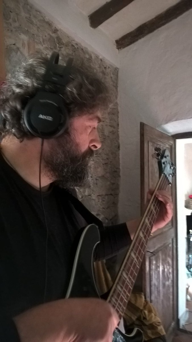 TheBeataBeatrix's tweet photo. It's time for a new song! Beata Beatrix are back! https://t.co/8GLTgAwirJ
