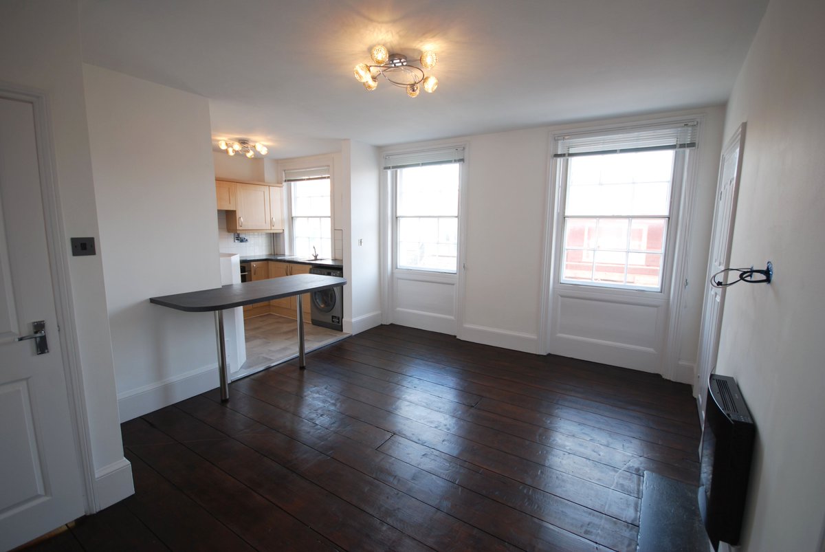 Le_Gallais's tweet photo. TO LET: Bright One Bed Flat, Town Location, Available Now - Rent £950.00 pcm - https://t.co/9yoJp97pcx https://t.co/e4uV9cWQy5