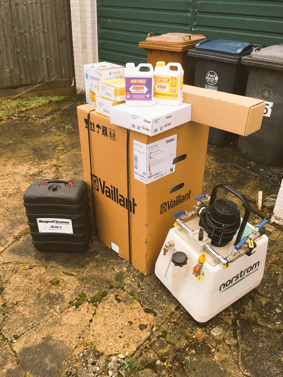 irbheating's tweet photo. First job of the week @vaillantuk #Pro28 out &amp; a beautiful new #GreenIQ 835 going in with a full @proflush #Powerflush with @SentinelHQ chemicals &amp; @SpirotechUK RV2 MB3 🐰💪🏻#Advance #Spride #ThinkDirty https://t.co/WptIBqeuqq