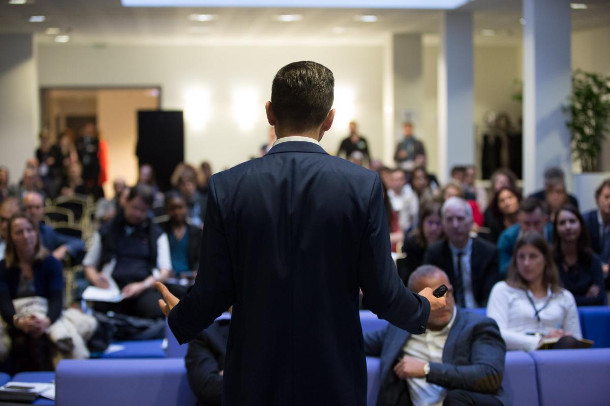 AHumanOdyssey's tweet photo. Salon #InnovCom : Key Note Inspirational Leadership - Devenez un #LEAD Leader Eclairé Authentique de Demain avec les #4H du Leadership et le parchemin poétique du #CapHumanisme  https://t.co/TcxLyJQ446 #ChiefPoeticOfficer #LeadershipInspirant #PointGénial #DiscoursPoétique https://t.co/C9xlRc8Wxf