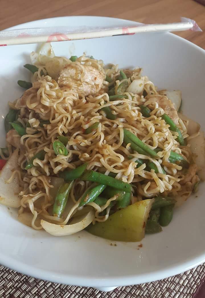simplyasiazim's tweet photo. #JungleCurryNoodles...they're tossed with green beans, onions and red chilli in a flavourful jungle curry and stir-fry sauce.
#simply535 #thinkthai #simplyasiazim #YearOfYum https://t.co/8nMroowOGP