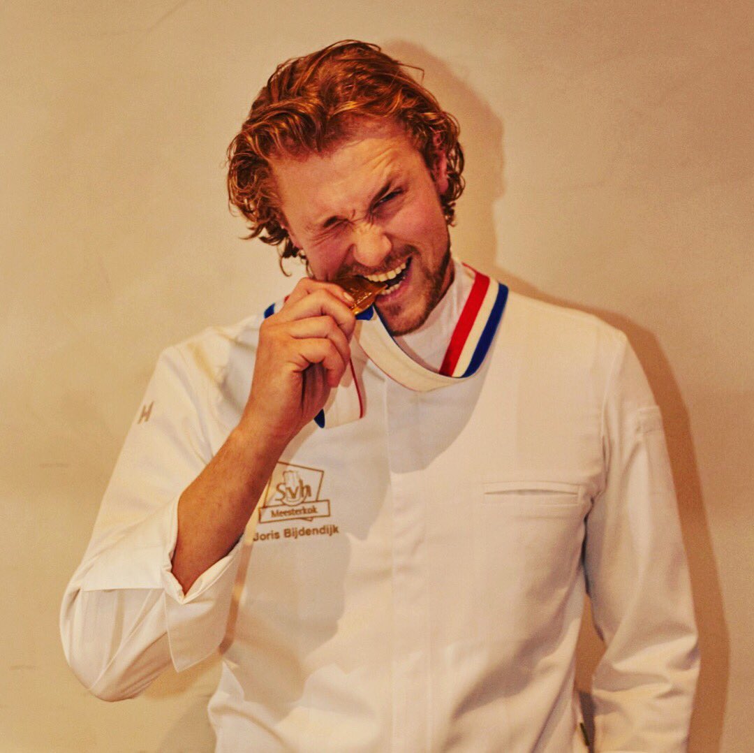 We have made it official, from now on part of the SVH meesterkok chefs 🎉 #svhmeesterkok #meesterkok #inauguration <a href="/rijksrestaurant/">RIJKS®</a> <a href="/rijksmuseum/">Rijksmuseum</a> <a href="/vermaatgroep/">Vermaat Groep</a> #rijks #rijksrestaurant #chefs #wildchefs #chefstalk #gastroart #instafood #truecooks #foodstarz
#theartofplating