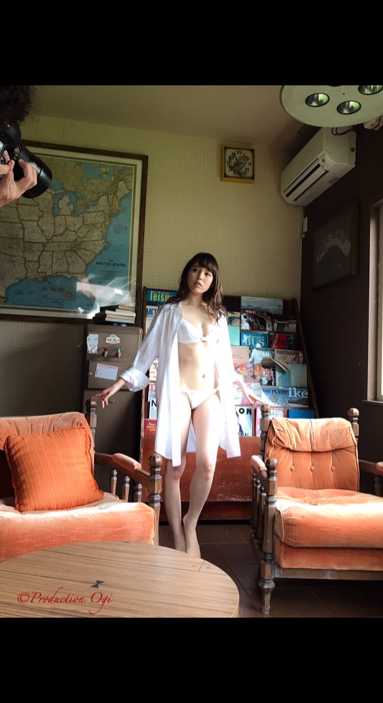 菊地美香 A Twitter 今日発売のflashにデジタル写真集の発売のお知らせで 前回には無かったカットが出ています ぜひチェックしてください デジタル写真集の発売は12月1日 お楽しみに