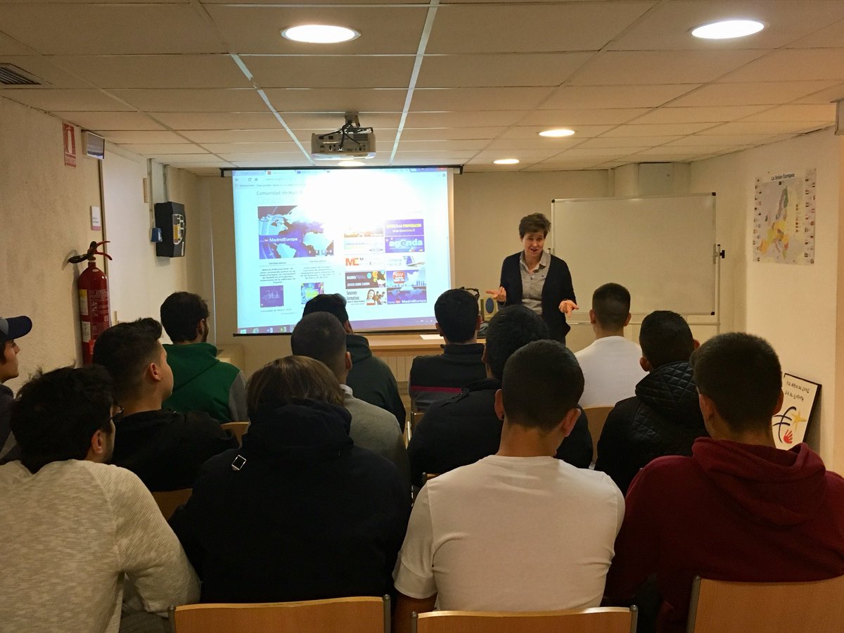AsunFernandezUE's tweet photo. Charla sobre la #UE en el Centro de Documentación Juridica de la #CAM #TSAYF #GestiónDeLaDocumentaciónJurídica https://t.co/gWFxVgGBzd