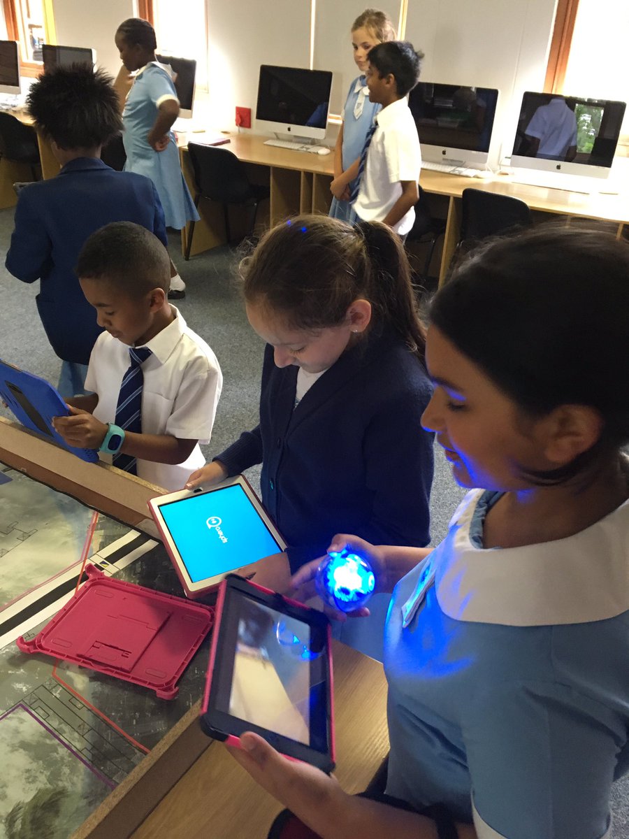 MrsKels's tweet photo. #sphero #programmingisfun Grade 3A having a "ball" programming and playing with the Sphero in Robotics @ParklandsTweet https://t.co/rzwBbENAKJ