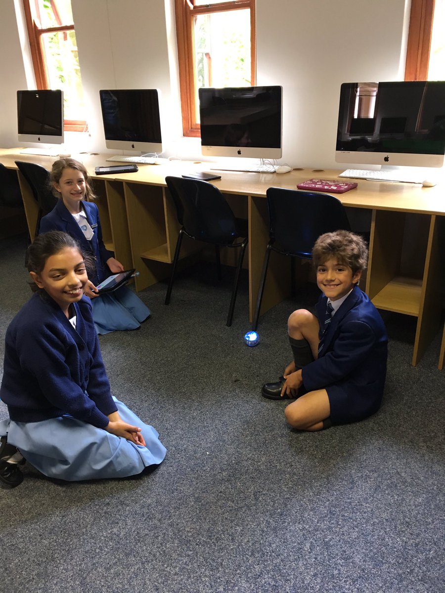 MrsKels's tweet photo. #sphero #programmingisfun Grade 3A having a "ball" programming and playing with the Sphero in Robotics @ParklandsTweet https://t.co/rzwBbENAKJ