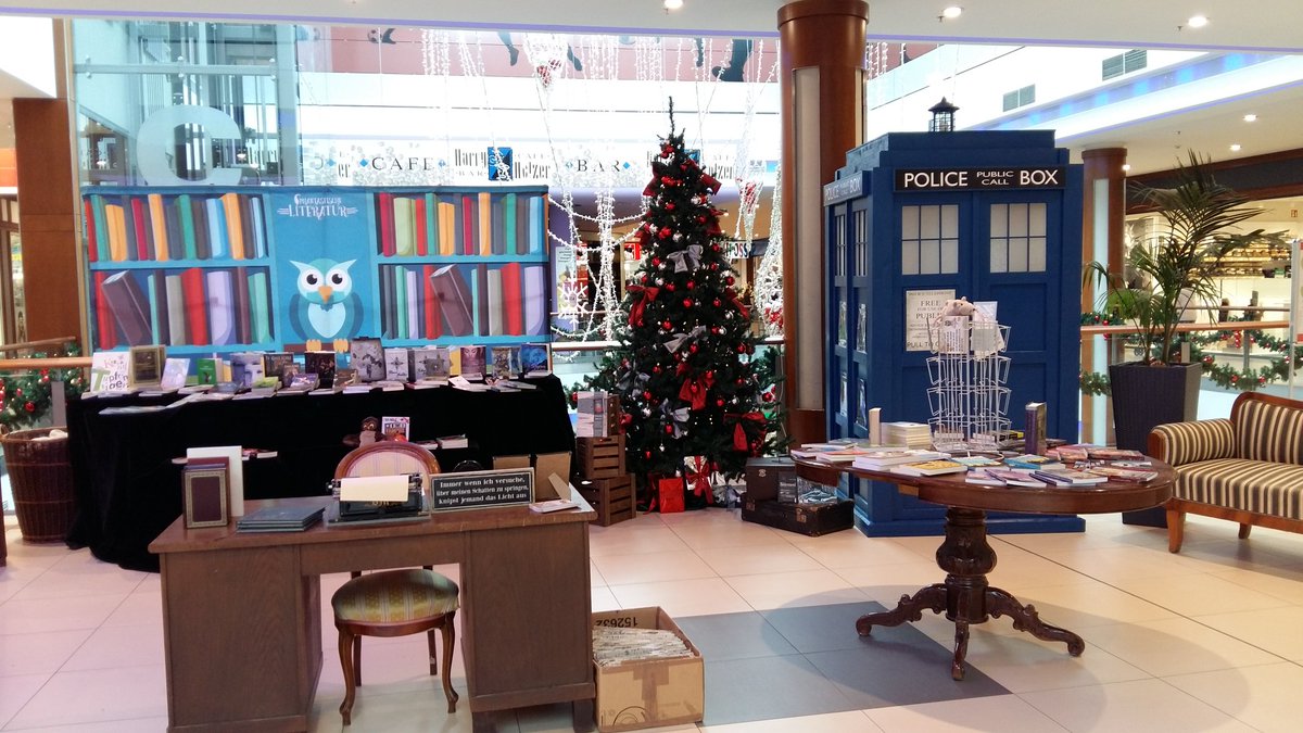 AgenturSimmet's tweet photo. 3. Pop-Up-Store im #stadioncenter #phantastischeLiteratur #agentursimmet https://t.co/6xvMRwbWkd