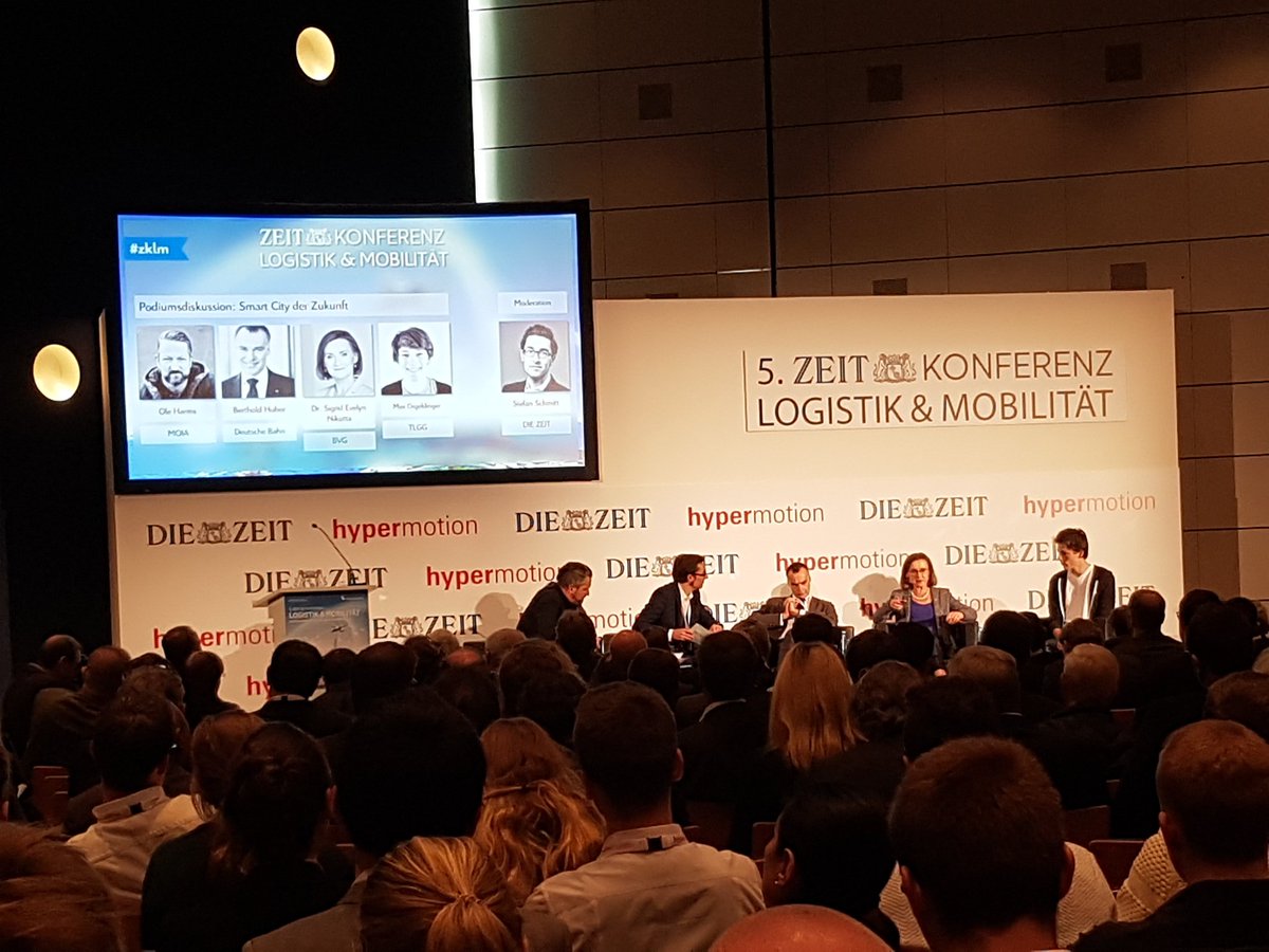 zeitverlag's tweet photo. Wer steuert die Mobilität in der Smart City der Zukunft? Und wer verdient daran? Bei der #zklm diskutieren darüber Ole Harms (@MOIAmobility), Berthold Huber (@DB_Bahn), Sigrid Nikutta (@BVG_Kampagne), Max Orgeldinger (@tlgg) &amp; Stefan Schmitt (@DIEZEIT). @cerlin @MobilityShaper https://t.co/2RGTacwTGq