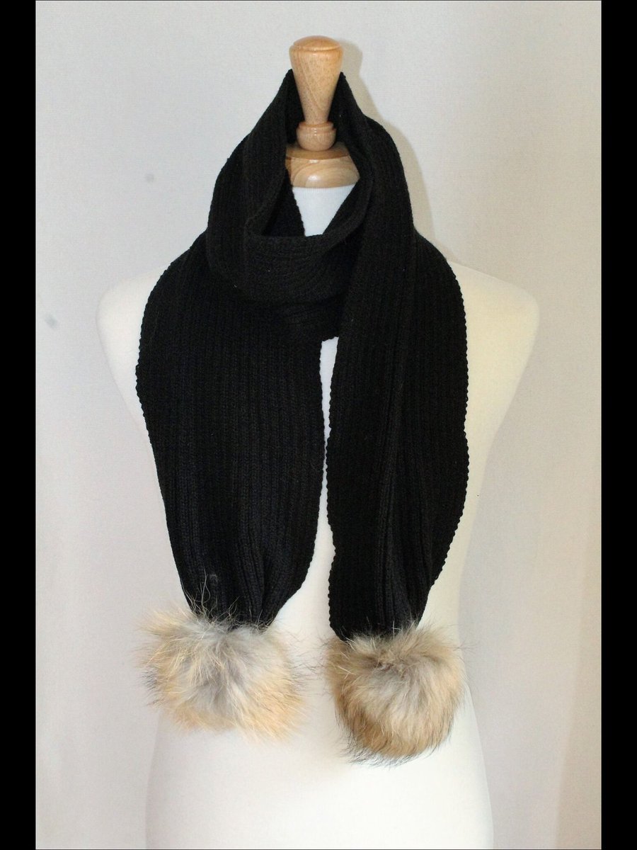 Gift ideas - available in a range of colours. 
Shop now frederickwilliam.clothing
#wherewillyouwearyours #Christmas #ChristmasIsComing #ChristmasShopping #giftidea #ChristmasPresent #StockingStuffers #stockingfillers #bobblehats #bobblescarf