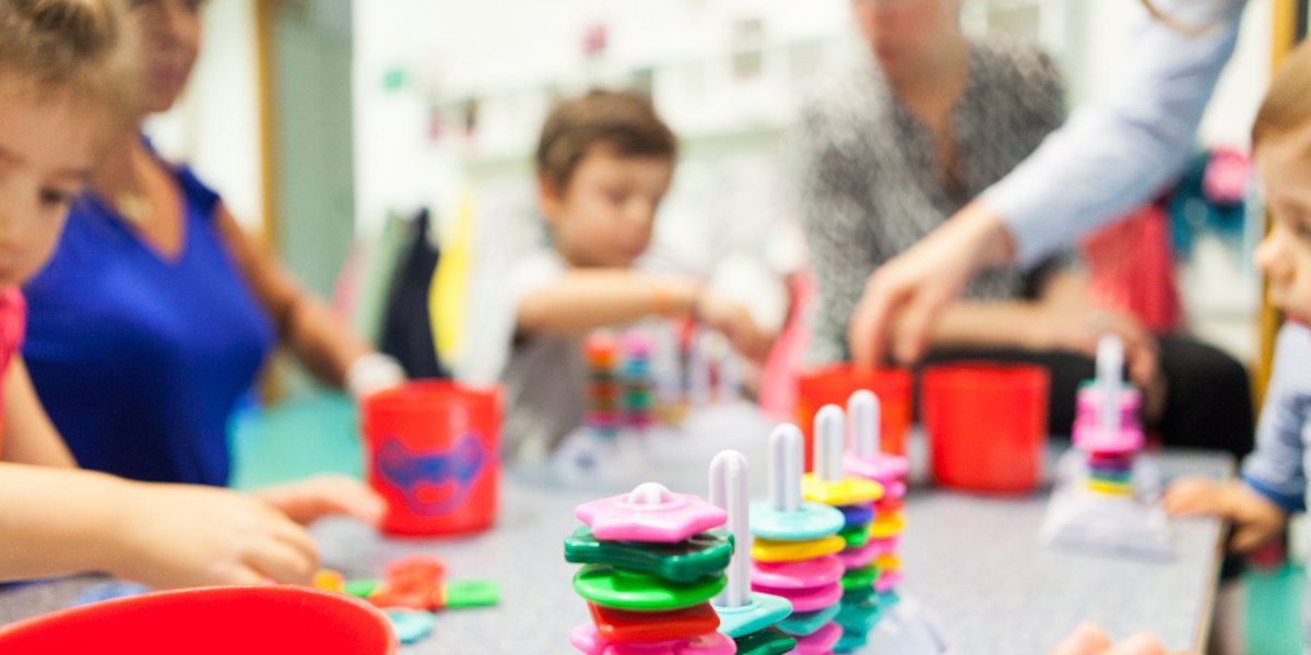 Edenred's tweet photo. #JourneeMondialedelEnfance 61% des salariés français attendent de leur employeur une aide pour la garde de leurs #enfants selon le #WBWbarometer Edenred-Ipsos à retrouver en intégralité : https://t.co/UnfFPKF3RO #RH #QVT https://t.co/5jMwp5cuV9