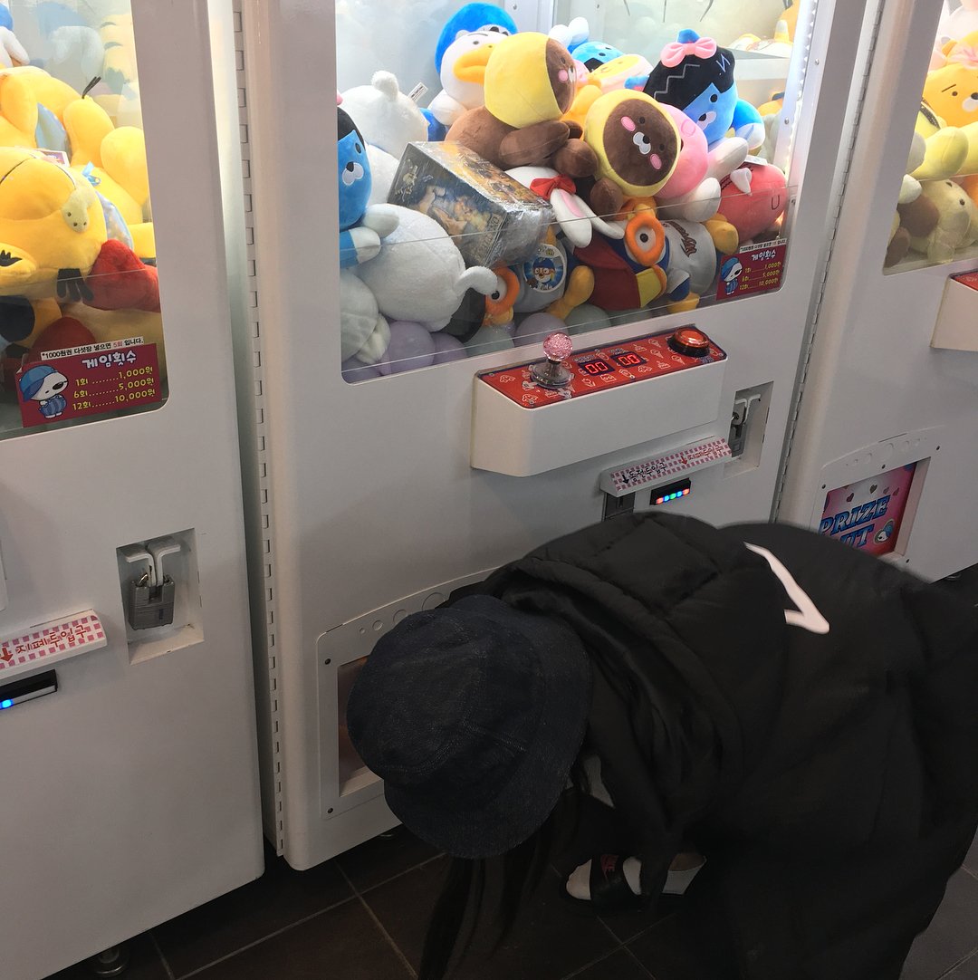 GFRIENDLovers's tweet photo. [PICS] 2017.11.19 Yerin via GFRIEND instagram. (1/2)

''#Yennie is #GameQueen shows why she's #DollRin 🍑🐻🌰(feat.GaspThin)''

#Yerin #예린 #SinB #신비 #GFRIEND #여자친구

https://t.co/UmkocyLIJd https://t.co/NWLuOyj4kG