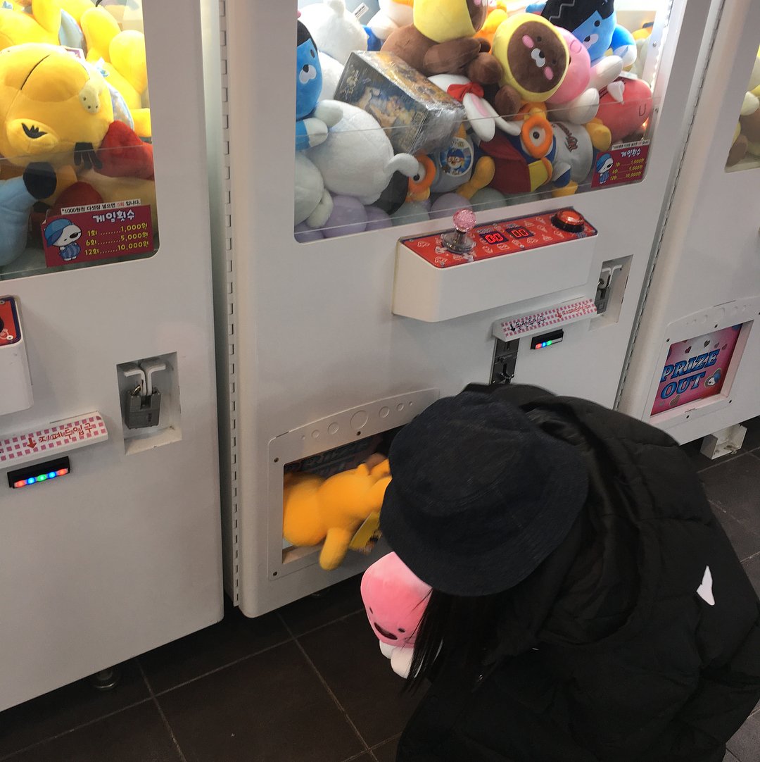GFRIENDLovers's tweet photo. [PICS] 2017.11.19 Yerin via GFRIEND instagram. (1/2)

''#Yennie is #GameQueen shows why she's #DollRin 🍑🐻🌰(feat.GaspThin)''

#Yerin #예린 #SinB #신비 #GFRIEND #여자친구

https://t.co/UmkocyLIJd https://t.co/NWLuOyj4kG
