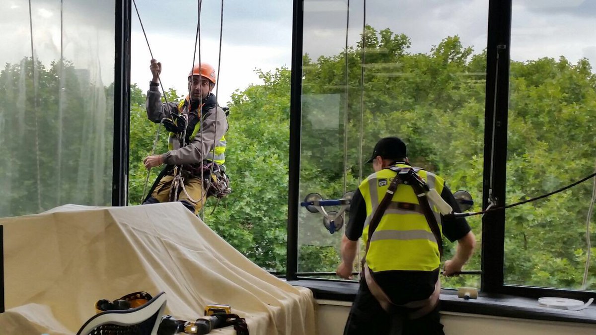 GlazingRefurb's tweet photo. Works have been continuing on one of our major Glazing Refurbishment Projects for a client in central London. Click here for more Information! https://t.co/OzYubiewVS https://t.co/8u1AxsUN5c