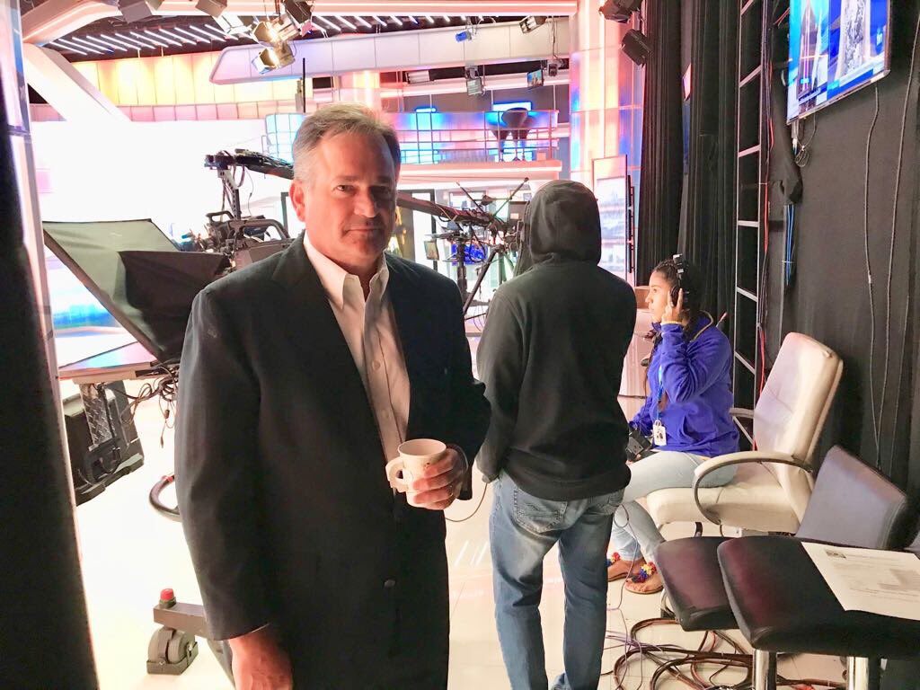 juancanavarro's tweet photo. En breves momentos estaremos conversando con @AlvaroAlvaradoC en @TReporta. Agradezco sus comentarios, críticas e ideas. https://t.co/zoNFM4KLP2