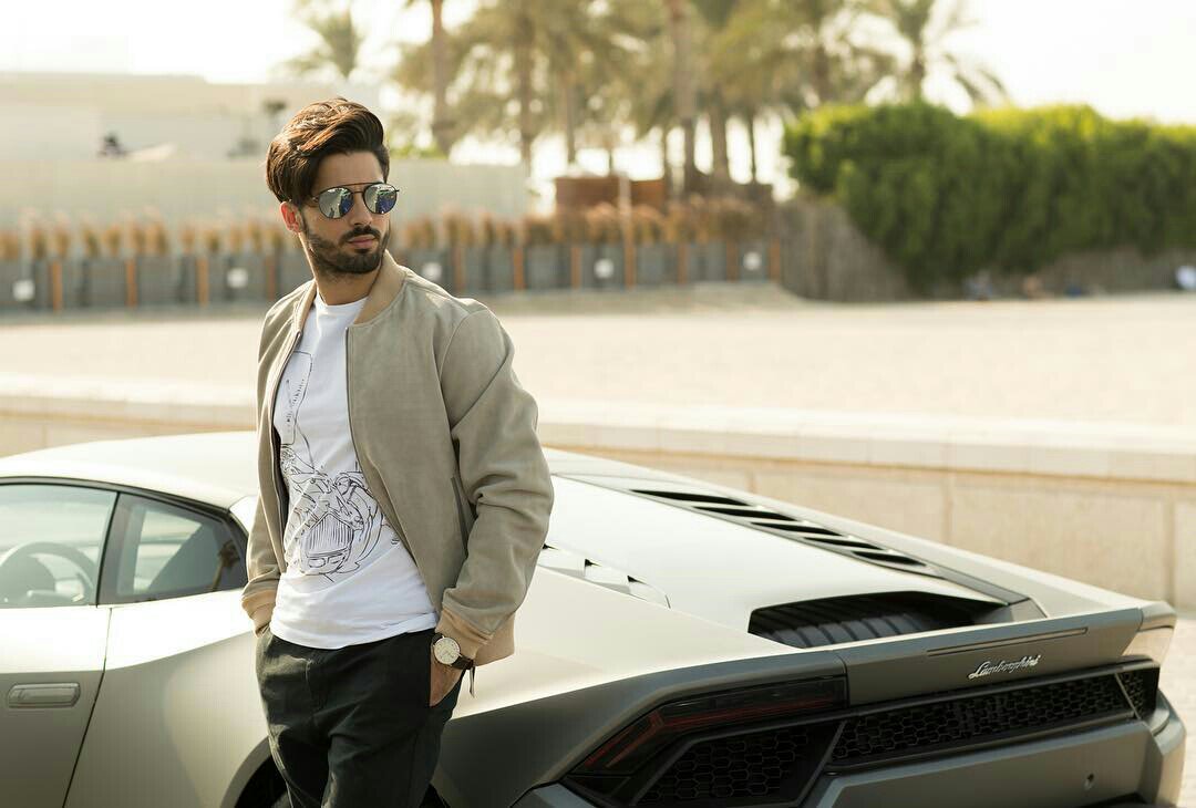 MarcoParrino's tweet image. Let's going abroad and finding wonderful #Italian #cars in front of #BurjAlArab #Jumeirah in #Dubai 🇦🇪
#Tshirt and #jacket by @Chapal1832
@Lamborghini @LamborghiniEM 
#fashion #topcar #lamborghini MadeInItaly #ArabFashionWeek #UnitedArabEmirates #UAE #MarcoParrino #italian #man