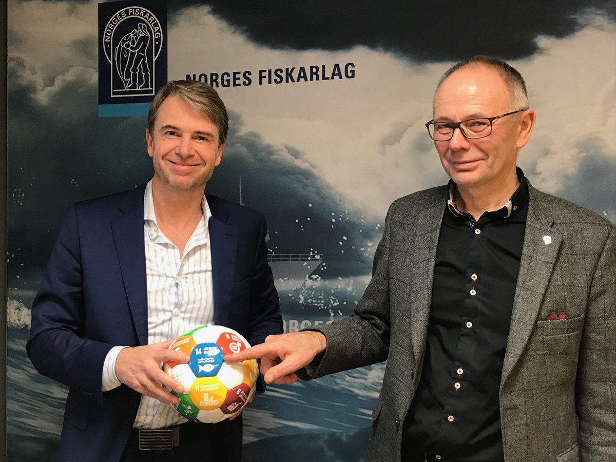 FiskarKjell's tweet photo. Takk for hyggelig besøk hit til @NorgesFiskarlag i dag, ambassadør Jarl Frijs-Madsen @DKAmbNorway! Det er både nyttig og viktig å pleie kontakt med våre danske venner, og både felles utfordringer innen #fiskeri, #fiskekvoter, #bærekraftmål og Nicklas #Bendtner var tema. https://t.co/n8G0rTUTWI