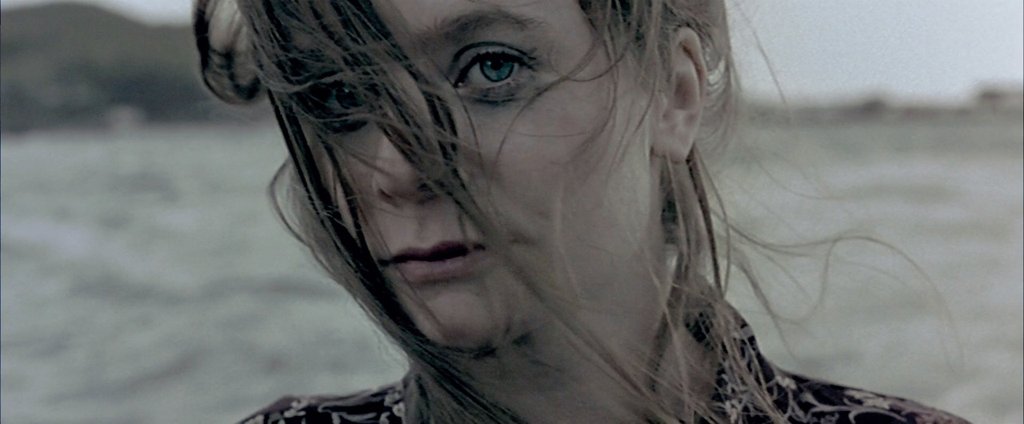 irmadesmond's tweet photo. "I love you, no matter what is in your head." Breaking the Waves (Lars von Trier, 1996) https://t.co/Gj2hboDuCG