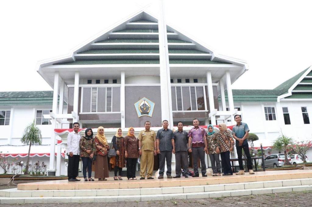 IntimNews's tweet photo. Humas SBT Studi Banding Ke Bantaeng Provinsi Sulawesi Selatan https://t.co/sSK7ZaBNDT https://t.co/RJh9oGqm8E