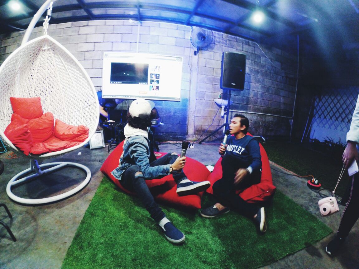 Baperrr” semua yang sudah nonton pada bilang BAPER? Kenapa sih? Oh lagi pada ngomongin Video Music #AkuRindu <a href="/bastiansteel/">Bastiansteel</a> ternyata, kalian penasaran Guys? Nantikan di bit.ly/2zifytx