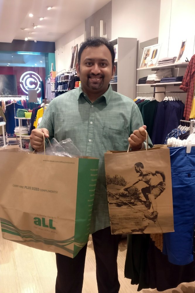 pythoroshan's tweet photo. Main advantage of #OlaRental for me - didn't have to carry everything (from temple prasad coconuts to shoes) with me as I entered malls and restaurants! 😁 All safe in the cab as I shopped &amp; ate. https://t.co/nwFJePnfKs