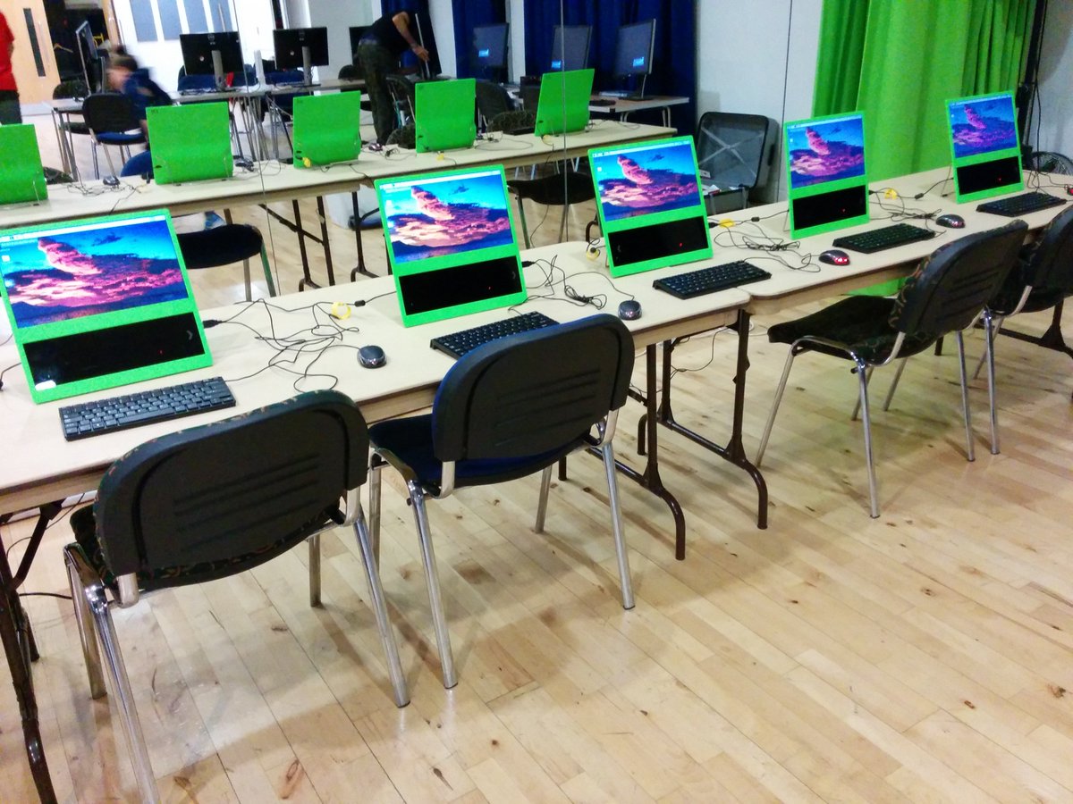 BrianLinuxing's tweet photo. @fth_nix @dragonhall @ZacharyIgielman @rougol @BenScarb @goobric @duck_star @konichiwakitty @neillbogie @PiSupply @PocketMoneyTron @GetPiTop Plenty more photos of Covent Garden Pi Jam at #CGJam https://t.co/Xwn8dSVQIx