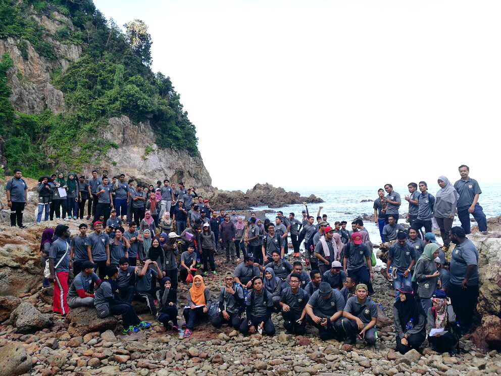 _shafiqhaikal's tweet photo. If u dont create the moments and bonding. You'll not feel the fun βπ»οΈ
#geologycamp2017 #fkaas #uthm https://t.co/RgEDuX5t8T
