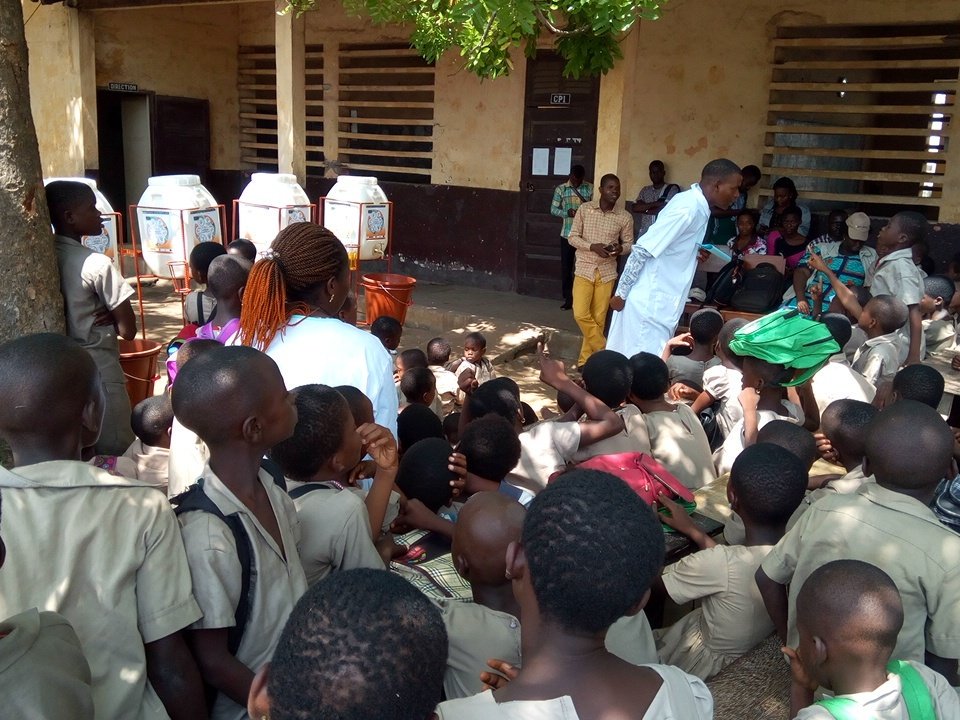 PDegbevi's tweet photo. L'ong Terre des hommes et #AEJT-DE mettent l'accent sur le projet Coral avec les élèves de EPP route d'Aneho au #Togo https://t.co/kQTECPoswN