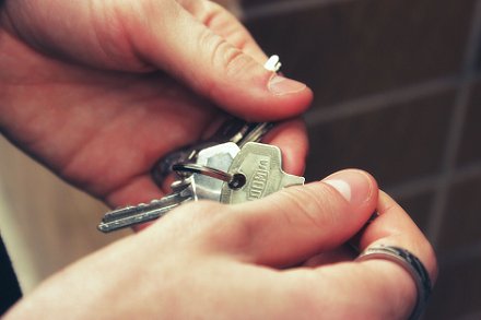 themoneyshop's tweet photo. Are you a #landlord or #tenant? Read our guide for the top questions to ask before signing for a new #property https://t.co/R8AaqV1HTc https://t.co/vseKcf6FEh