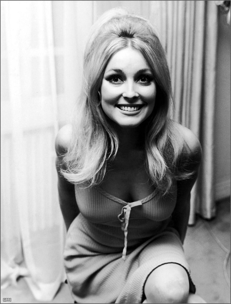beebabeee's tweet photo. sharon tate would be 74. let’s celebrate her instead https://t.co/p30rvLV2h2