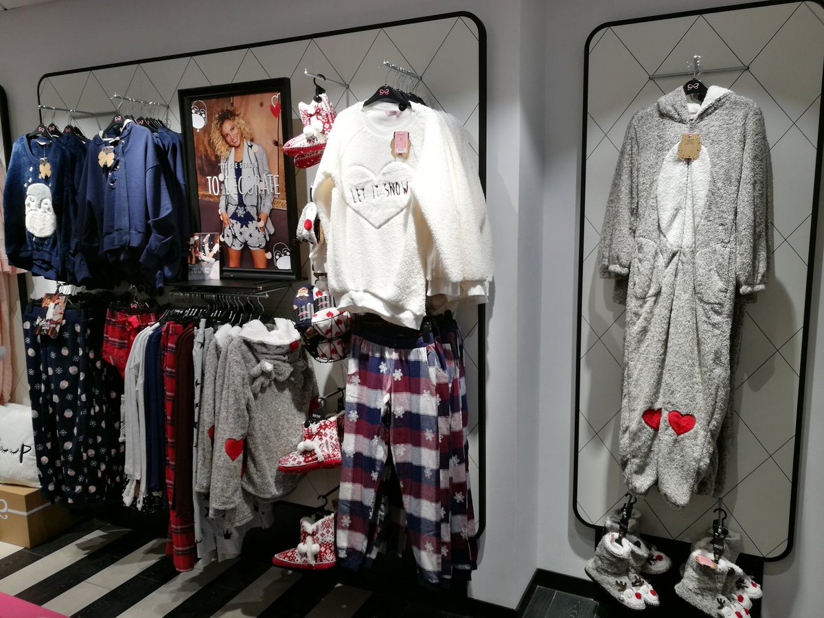 Look at this beautiful store 😍 i'm very motivated to sell these cosy products 💪 #sheropower #HKMVM #4312 #kehl 🎄🎀🎁
<a href="/HkmBu/">VM HKM Frau Bu</a> <a href="/PetraDierck/">Petra Dierck</a> <a href="/barthri/">Rita Barth</a>