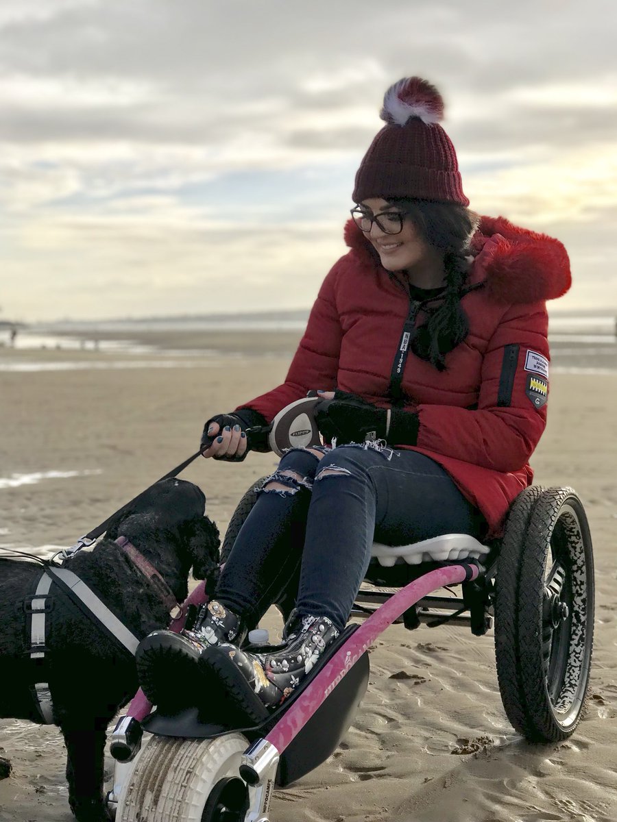 gemmaflanagan83's tweet photo. Couldn’t wait til Maldives to try the @DelichonLtd Hippocampe so it was out on Crosby beach yesterday. Poppy dog wasn’t impressed but I was😊 https://t.co/DmGiJjKddm
