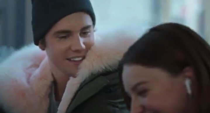 This smile saved me. I'm inlove, so inloveeeeeeee 💜💜💜