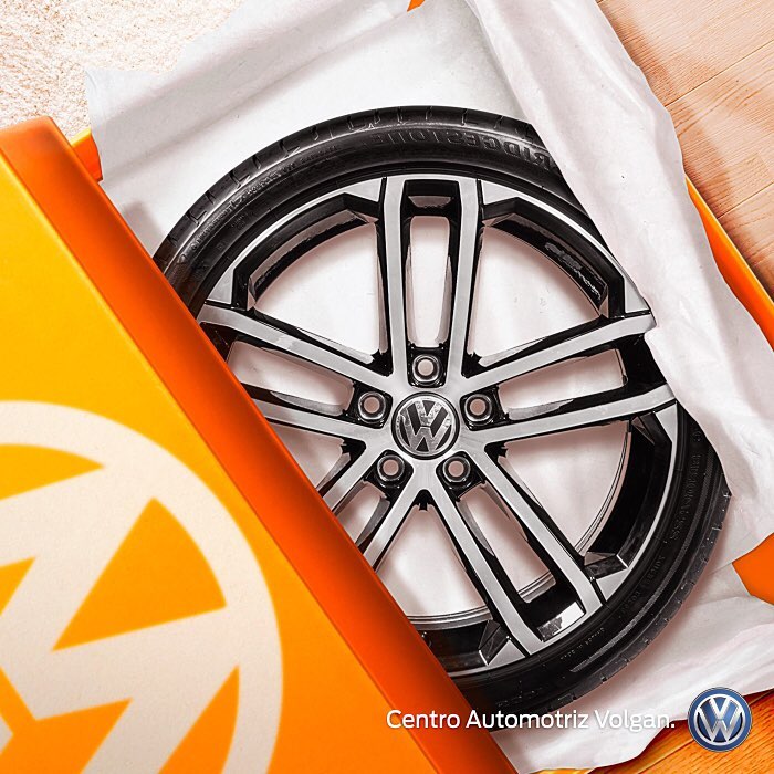 CAVolgan's tweet photo. Estos son los sneakers que un #VWLover usa todos los días. #FelizLunes #Volkswagen #VW #colores #VWLovers #VWLove #VWFan #instaVW https://t.co/mwczFPKP0O