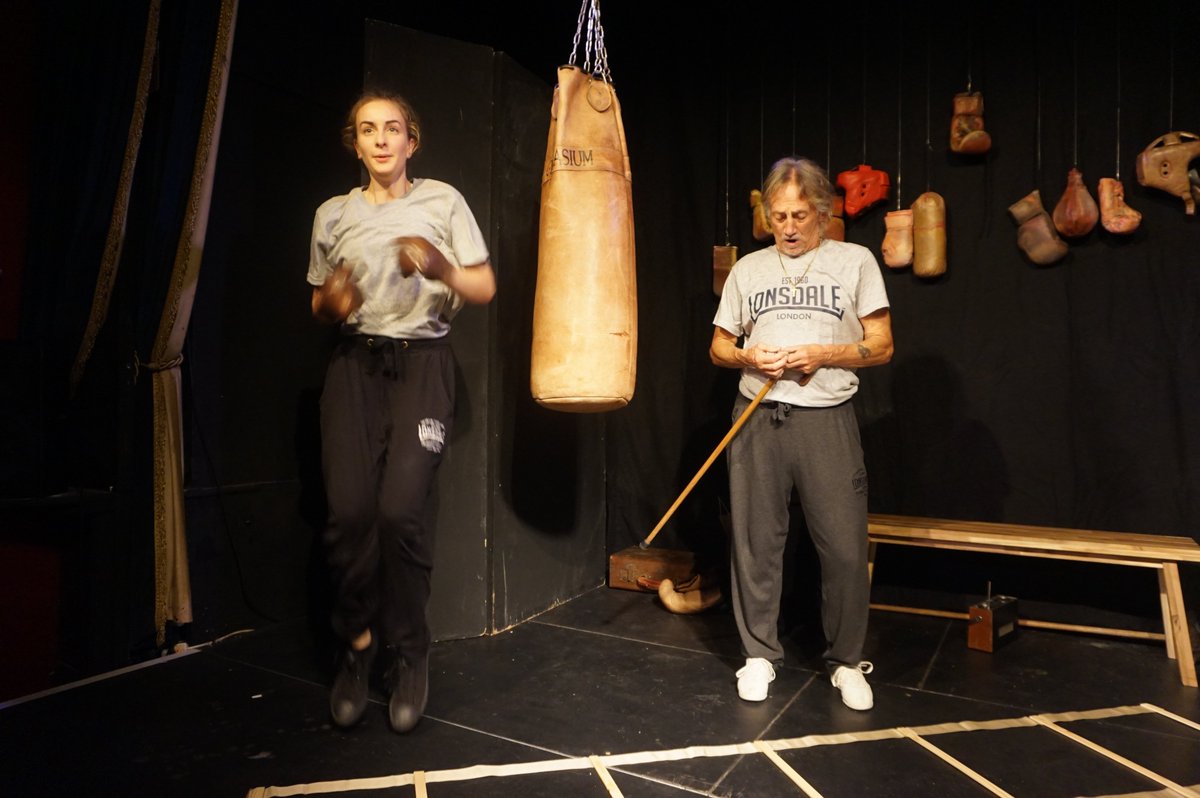TaketheSpace's tweet photo. Chris Barnes &amp; Julia Masli star in a new play about pugilism and pacifism #WhiteFeatherBoxer tomorrow night @YorkTheatre https://t.co/UgWECVa0z5 pls RT @BenandEllieB @joncowap @GreatYorksRadio https://t.co/9yH89hwuyz