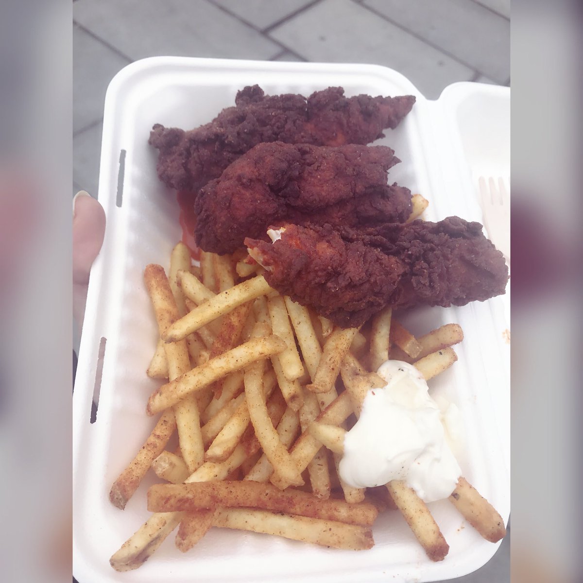 traceya1987's tweet photo. @motherclucker Thank you for feeding my soul with your #motherclucking #juicychicken and oh so tasty #cajunfries 😋 I will definitely be back for more...! And your tops are just toooo cool 👌Love it #cluckyou #iwantone #Southbank #wintermarket https://t.co/L8tMuINK8C