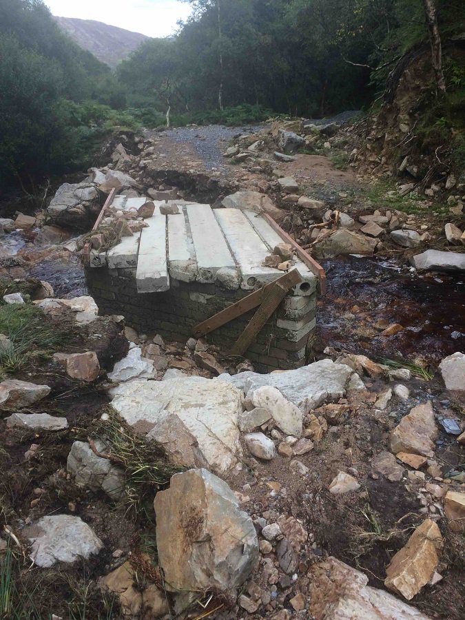 BrennansPharmac's tweet photo. Tickets on sale now for the #Glenevin #Waterfall rebuild fund @BrennansPharmac #Clonmany. Tickets cost โฌ5 or 3 for โฌ12.
Prizes: 1st Prize painting by Sharon Mcdaid worth โฌ3500
2nd Prize painting by Colette Herron worth โฌ200
3rd Painting on slate by Brian Scampton https://t.co/wqM5cRMKpl