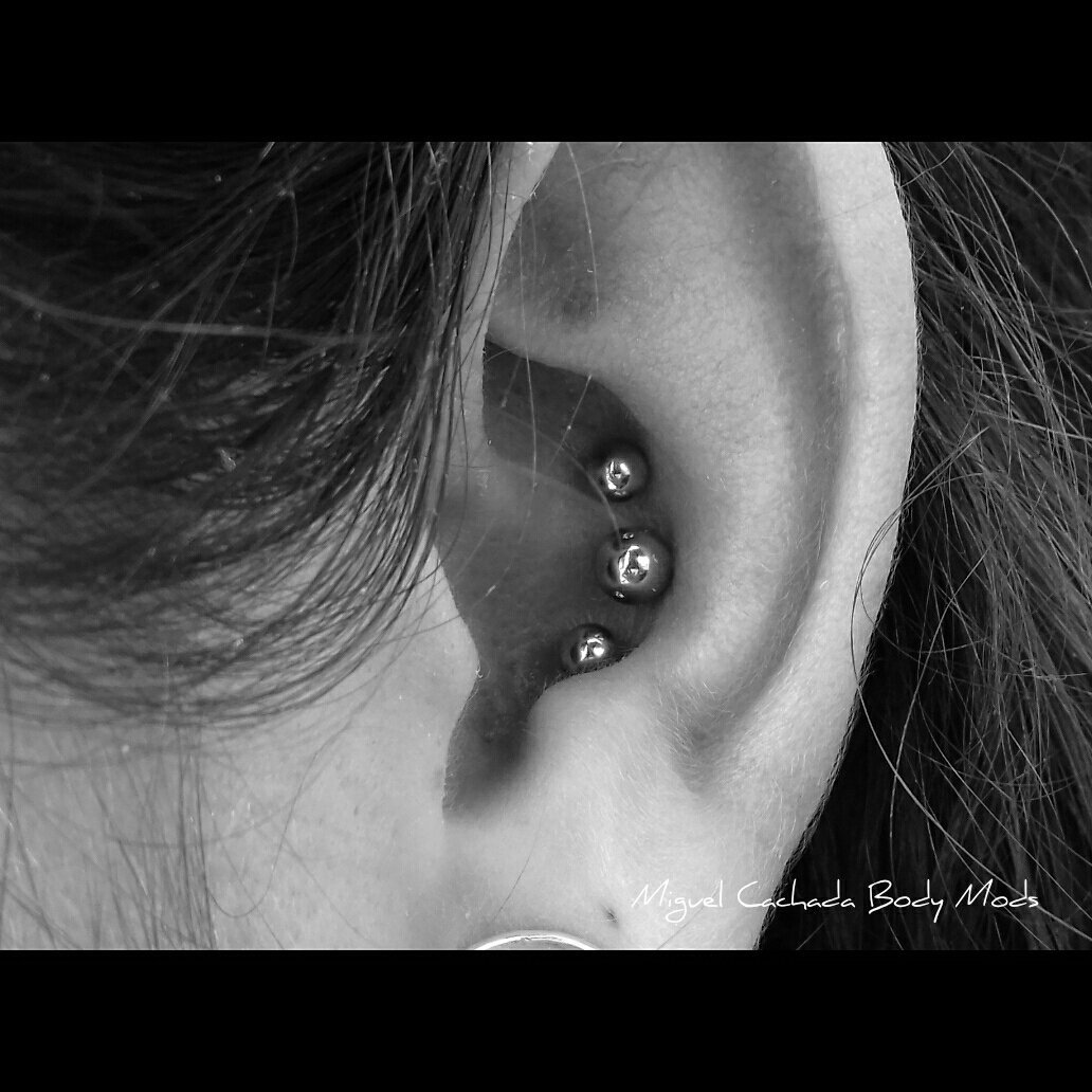 mcachadamods's tweet photo. Triple Conch Piercing for Andreia (detail) 😍 thank you so much ❤
#piercing #bodypiercing #piercingproject 🇵🇹 https://t.co/LQdH44FHok