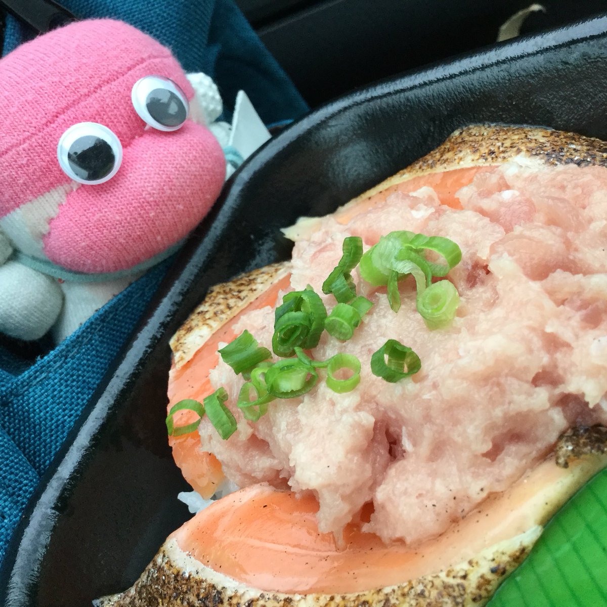kaomaru42's tweet photo. 宇都宮のまるまる丼丸 陽東店
またまた行っちゃいました〜〜❣️
るまいんだなぁ、コレが・・・‼️
#まるまる丼丸 #るまい #ローストビーフネギトロ丼 #炙りサーモンネギトロ丼 #栃木県 #宇都宮市 #陽東店 #牛とマグロの同居なのに違和感無し #甘辛ダレがいい感じ #おのくん #MACHIBURA STATIONの隣り https://t.co/OrWkBBmtqe