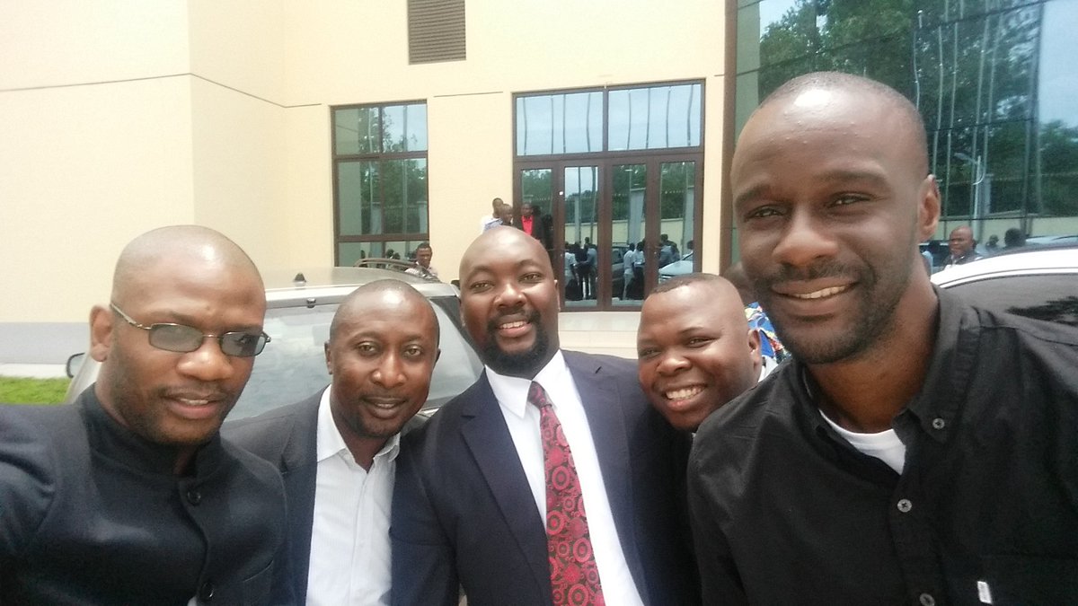 eternel_james's tweet photo. Avec @jimfoungui et @yaloubou à la soutenance du nouvel impétrant @horuscom #UNMG #ChezMoiAuCongo https://t.co/iICkm9Fcrt
