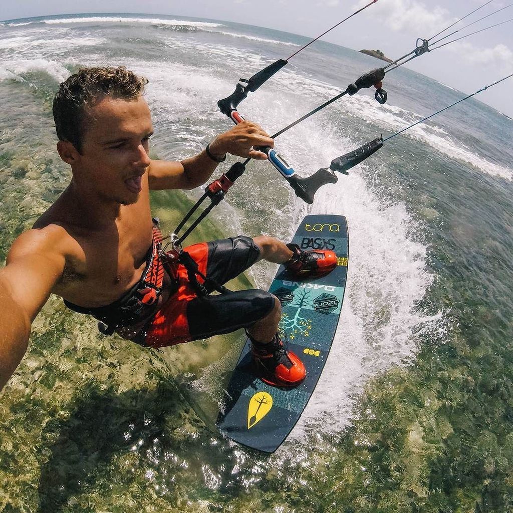 Jakekelsick's tweet photo. Where is your favorite place to go kiteboarding? This was shot at one of mine on a little rock in the Caribbean πππ #TonaLife #BasixsLife #Kitesurfing #Kiteboarding #GoPro https://t.co/wvXl6RJa6u https://t.co/ouWc0cNAkl