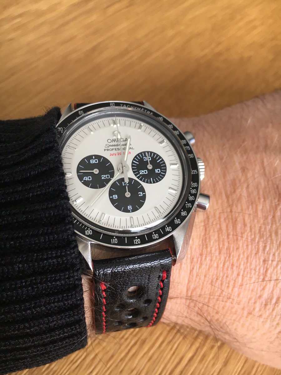 Atelier_Romane's tweet photo. #speedmaster 🐼 35th 
On black red #atelierromane #racingstrap #watchaddict ——————————————————
https://t.co/wBkSou7iJO https://t.co/TqXDjTcEnn